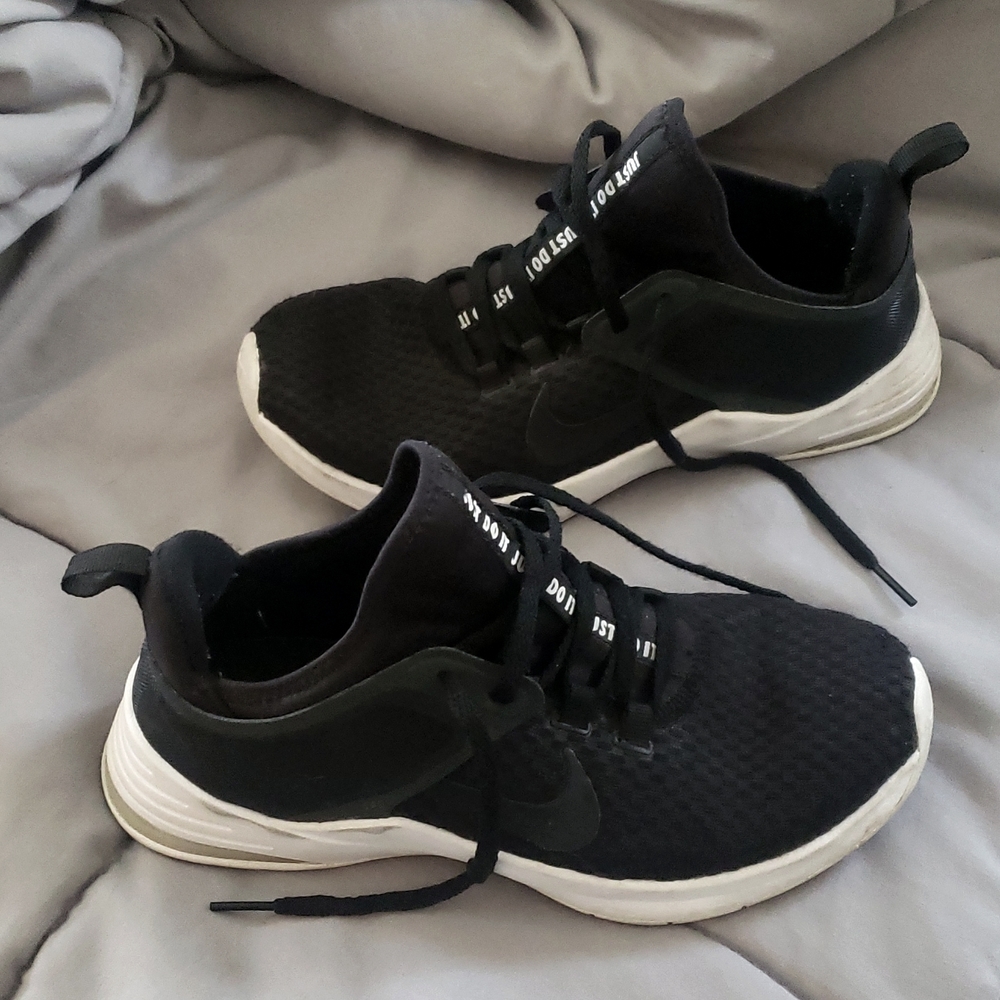 Nike Air Tennis Shoes